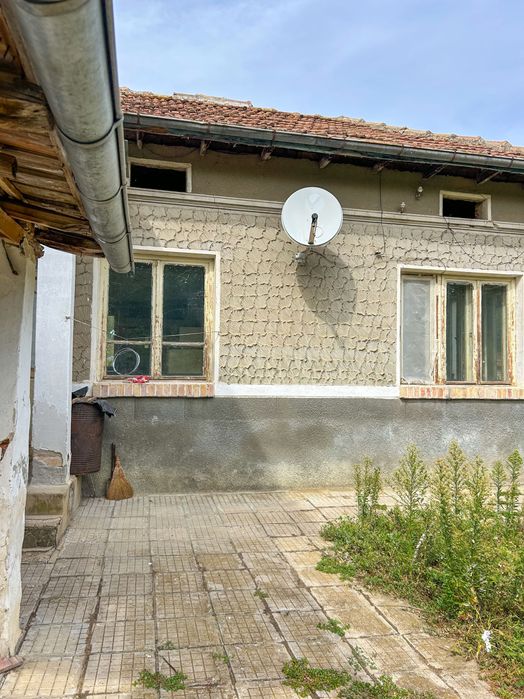 Красива двуетажна къща в с. Михалци