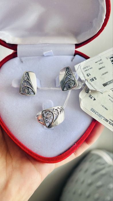 Продам новый серебряный набор (кольцо и серьги)