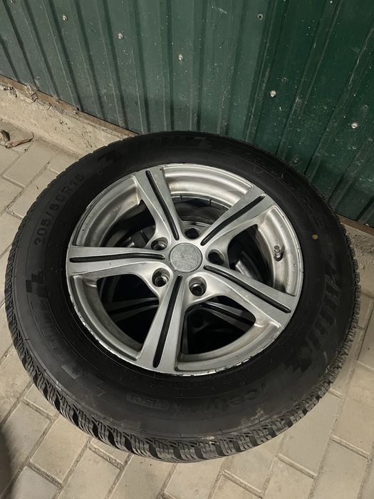 Продам диски с шинами