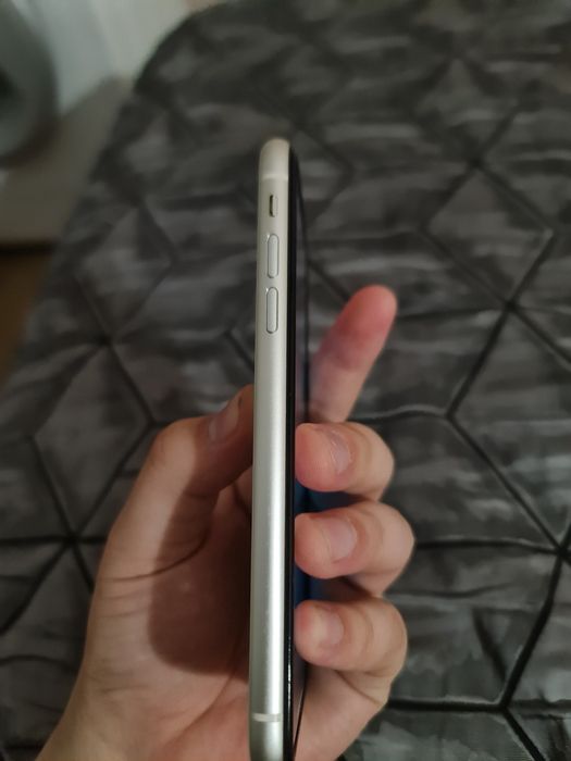 Продам айфон 11 64гб