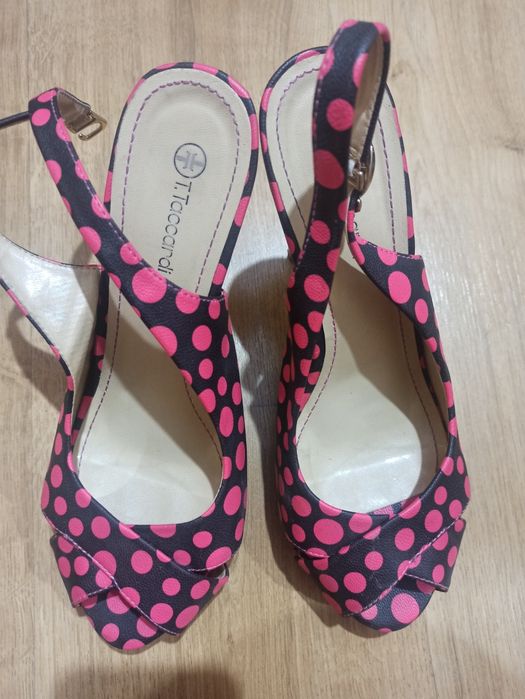 Продам босоножки