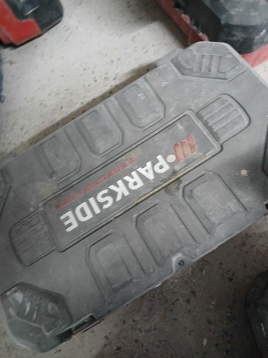 Инструменти и куфари