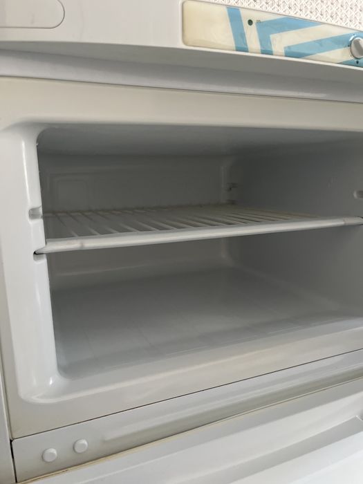 Продам холодильник Indezit