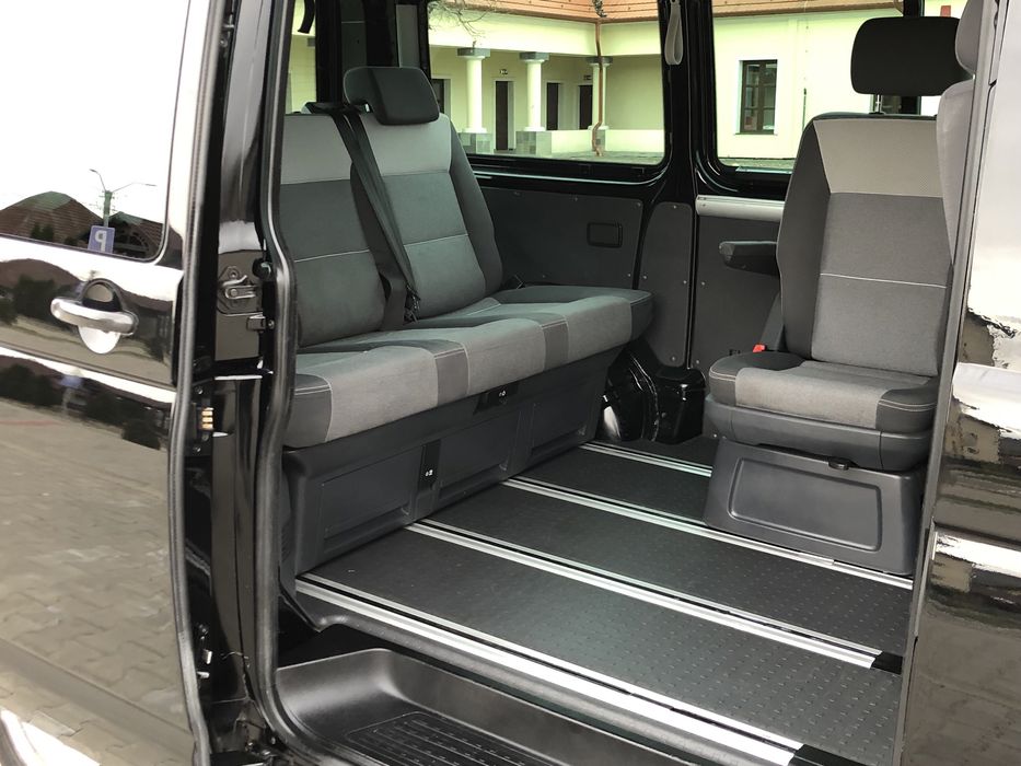 VW Transporter T5 Multivan an 2007 motor 1.9tdi 75 kw 102cp clima computer bord incalzire scaune senzori parcare cârlig remorcare cod motor BRS