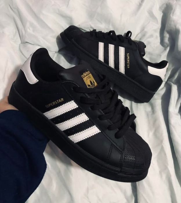 Продаю Adidas Superstar