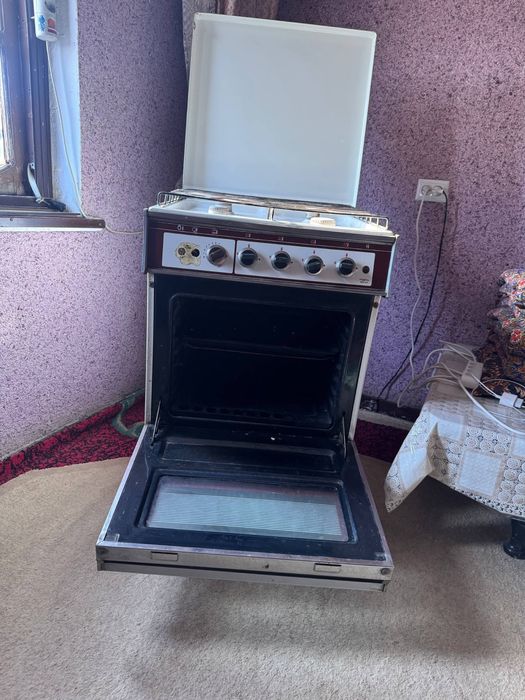 Газовая плита хорошим состояние