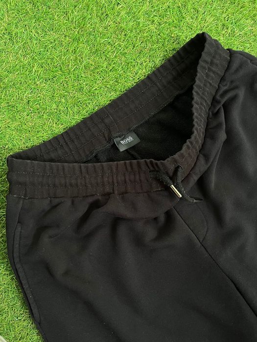 Мъжки къси панталонки : HUGO BOSS XXL