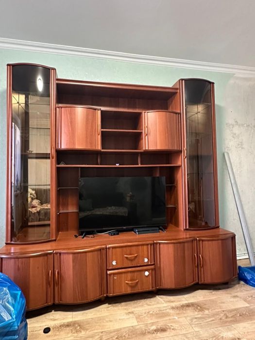 Продам стенку в хорошем состоянии . Самовывоз
