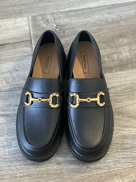 Продам новые лоферы