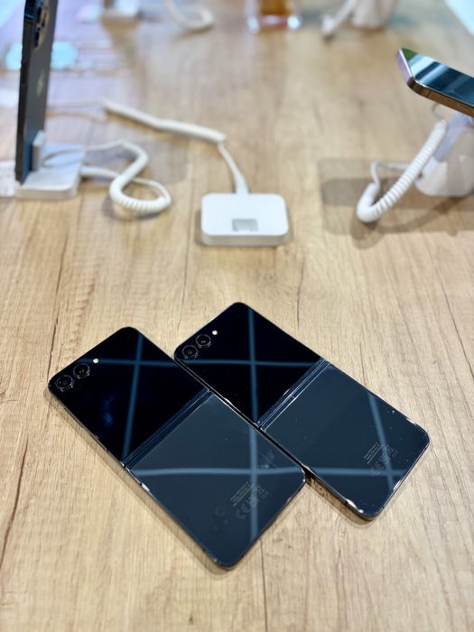 **ATS GSM**Samsung Flip 5 256gb Black/Fact+Gar 12 luni