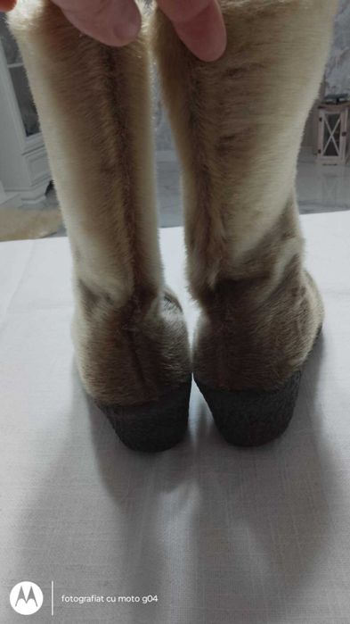 Cizme blana captusite cu  lana mar.38