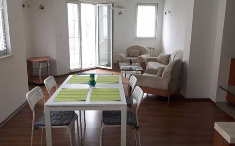 Тристаен имот в Банишора