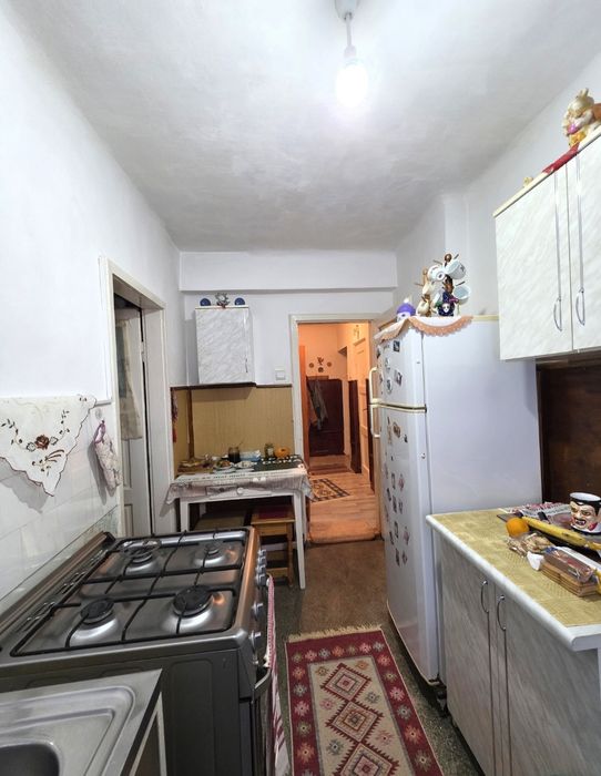 De vânzare Apartament 3 camere • Ștefan Luchian • Etajul 2 din 2 • Suprafață utilă 52,97mp + boxă 3,48mp • Necesită renovare • Preț ușor negociabil !
