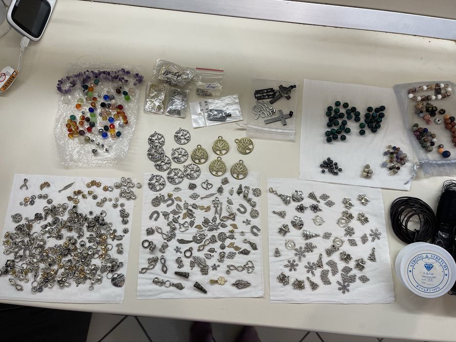 Естествени камъни и материали за гривни и бижута