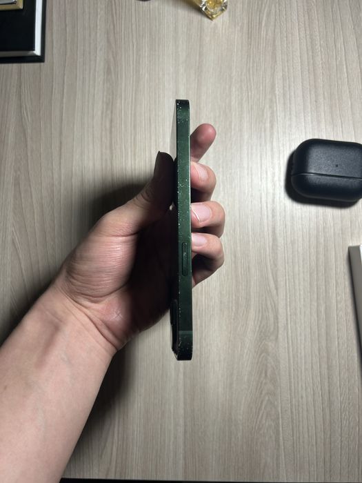Айфон 13 в зеленом цветн