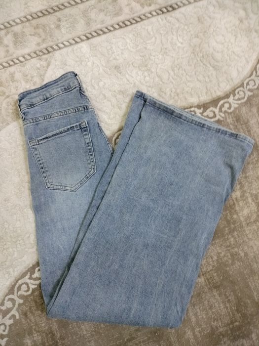 Джинсы стрейч женские, в отличном состоянии