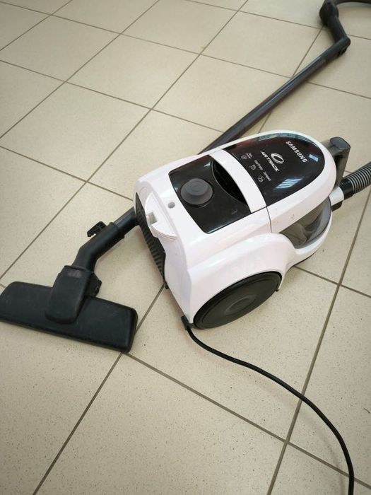 Продам пылесос простой