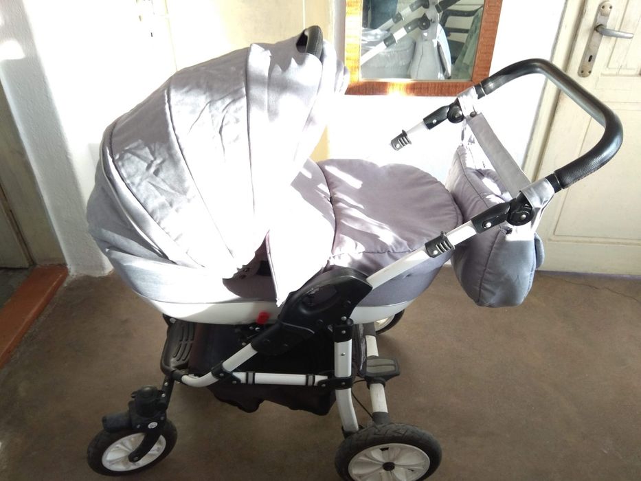 Бебешка количка.