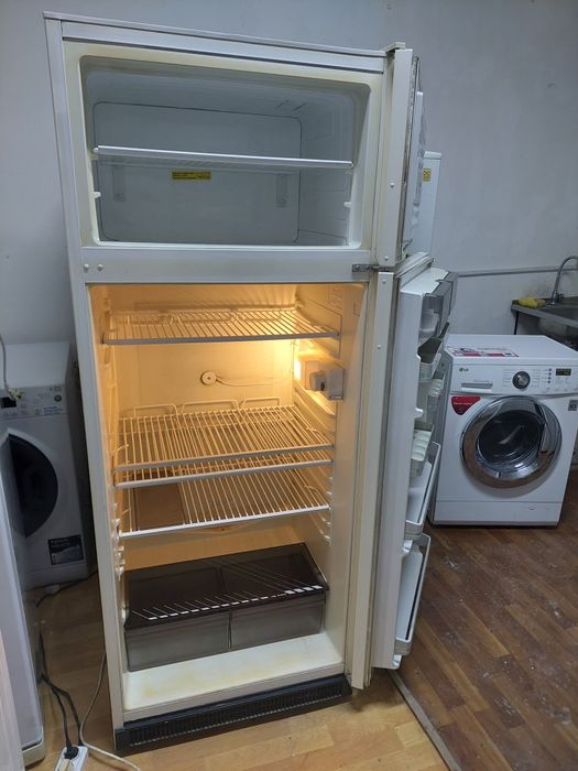 Продам холодильник высота 1.80