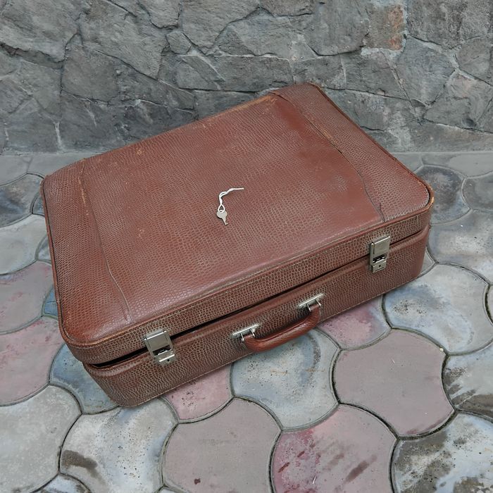 Чемодан большой с ключом