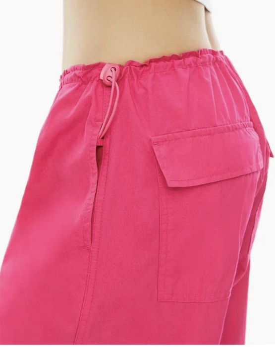 Ярко-розовые брюки