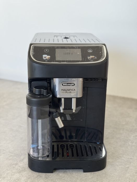 Espressor Automat Cafea DeLonghi Magnifica Plus Carafa Lapte Capucinno
