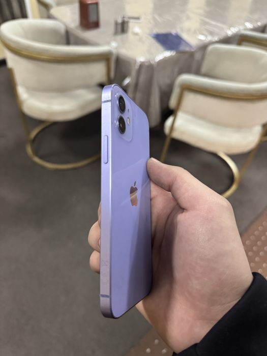 iPhone 12 в идеальном состоянии