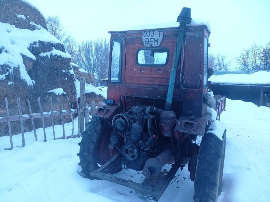 Трактор экономичным Т16 на ходу