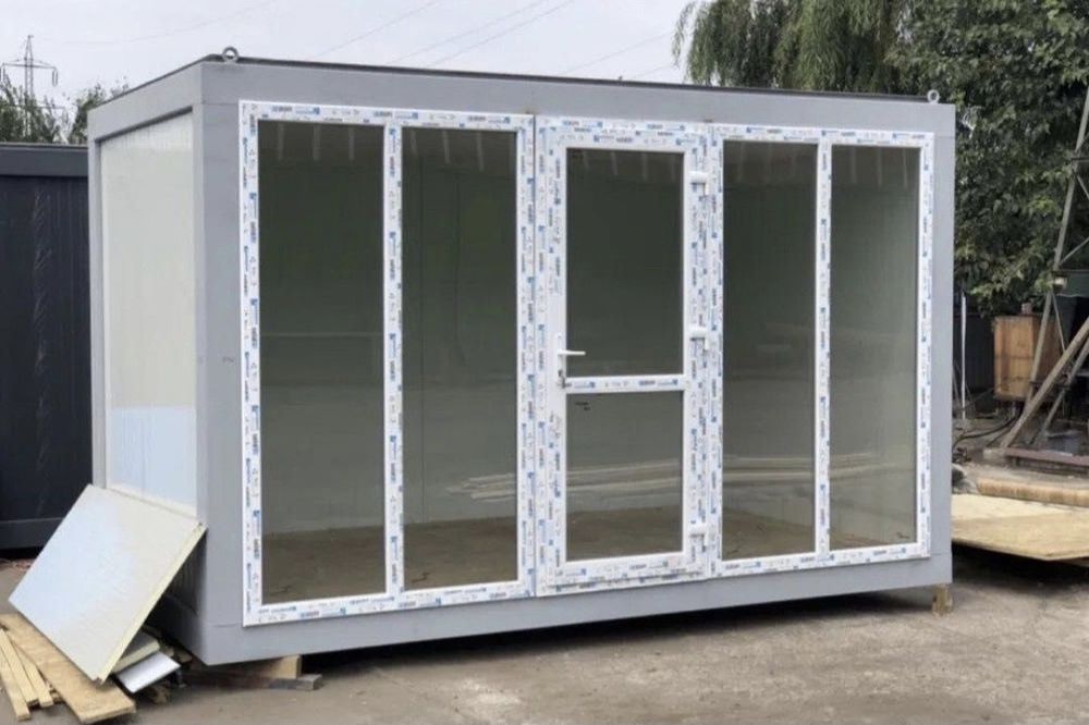 Vand containere modulare pe structura metalica si panou sendwis