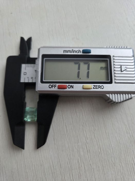 Продам камень изумруд