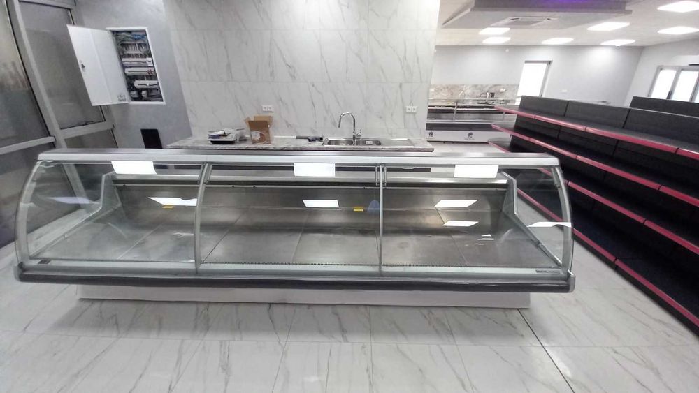 Продавам хладилна витрина