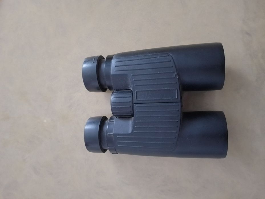 Бинокль Bushnell Excursion 8x42 Waterproof – мощный, компактный