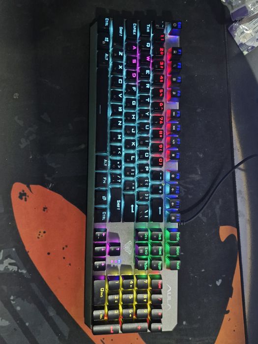 Klaviatura va mishka sotiladi