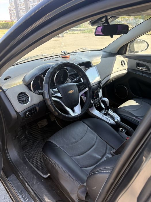 Продаётся Chevrolet Cruze 1.8 (автомат)