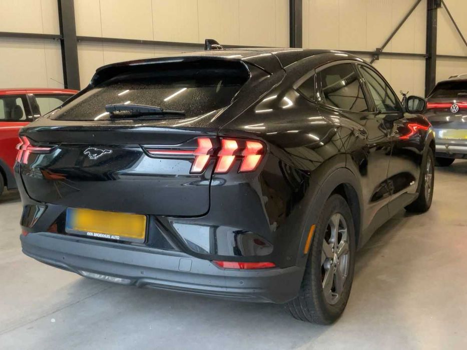 Ford Mustang Mach-E electric drive 198kW 269ks 76kwh