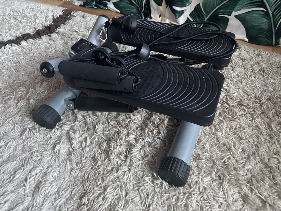 Stepper cardio cu afisaj si cuzi elastice ca nou