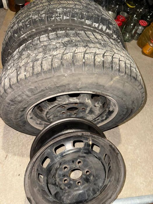 Резина бу   Тойота карина Е