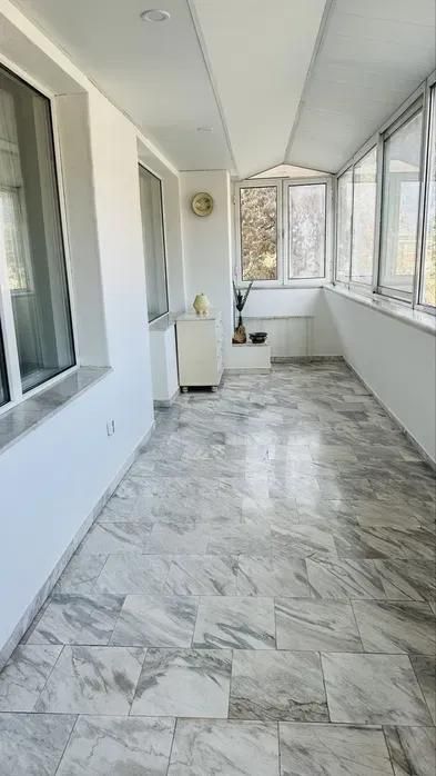 Дава се под наем Тристаен апартамент в Пловдив, Център - 100 кв.м за 987.36 € - Снимка #8