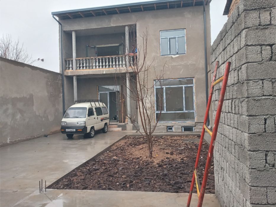 Продаю срочно 120 000$ З сотка 2  хол, 1  зал, 4 спал., 1 кухн