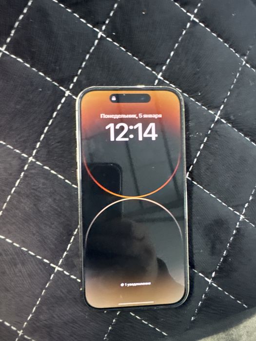 Iphone 14 pro с документом