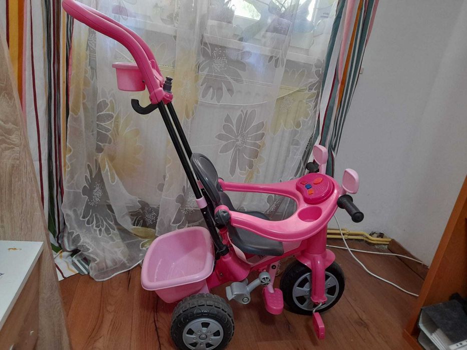 Vând tricicleta..