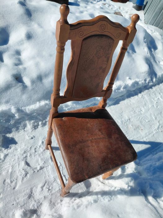 Ковры разные ,стульчики шт 5