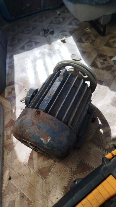 Продам электродвигатель 220-380