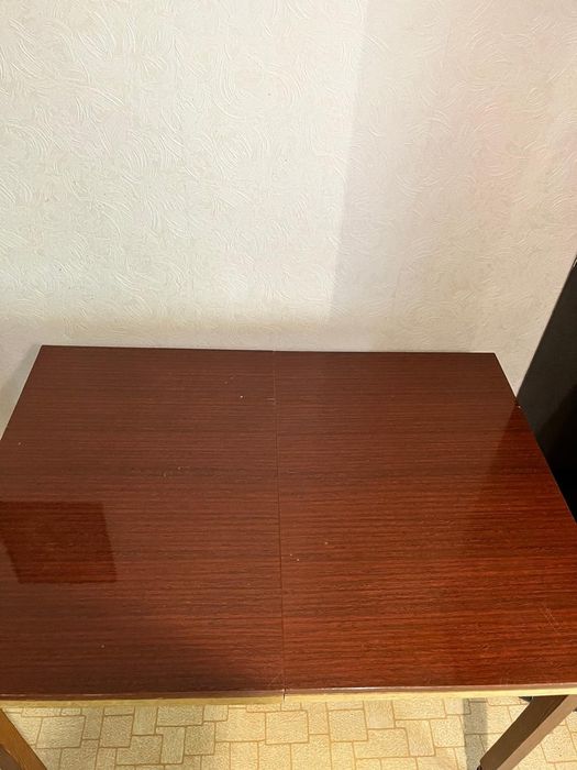 Стол полированный раздвижной