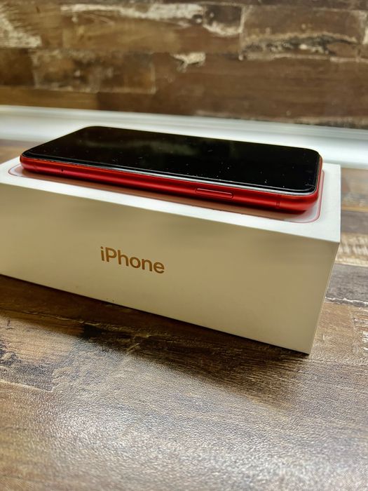 Iphine 11 - 64 GB RED