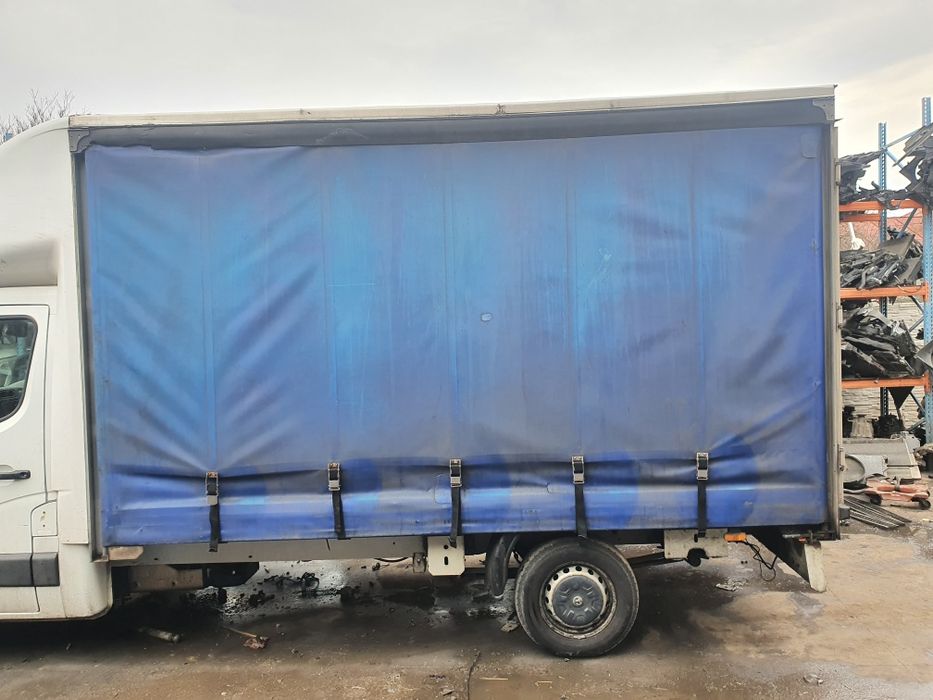 Bena cu usi pe spate și prelată pe role lift hidraulic master Iveco Me