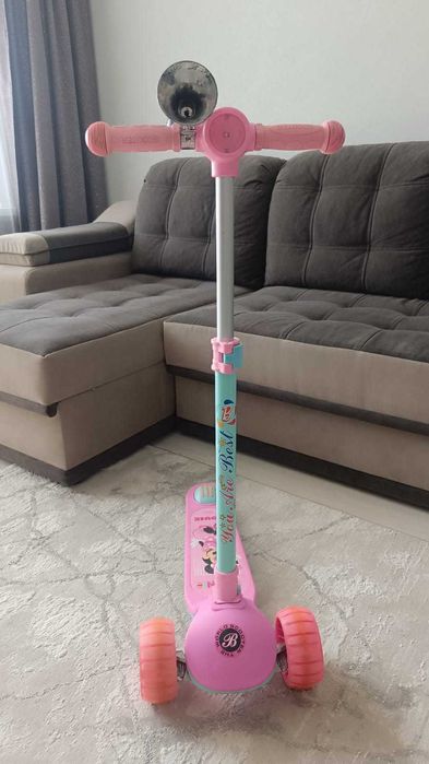 Самокат трехколесный для девочки