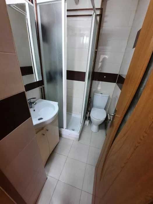 Vand apartament 2 camere pe strada 9 mai