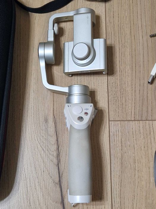 Vand DJI Osmo mobile cu geanta de transport