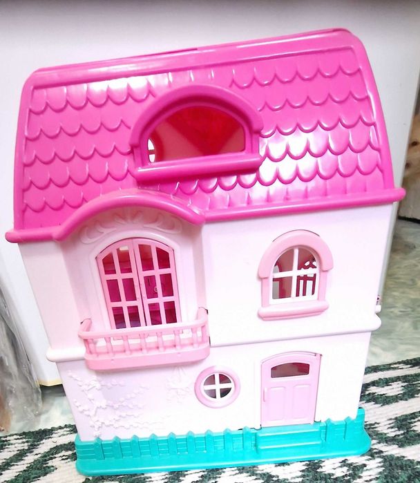 Домик кукольный с мебелью